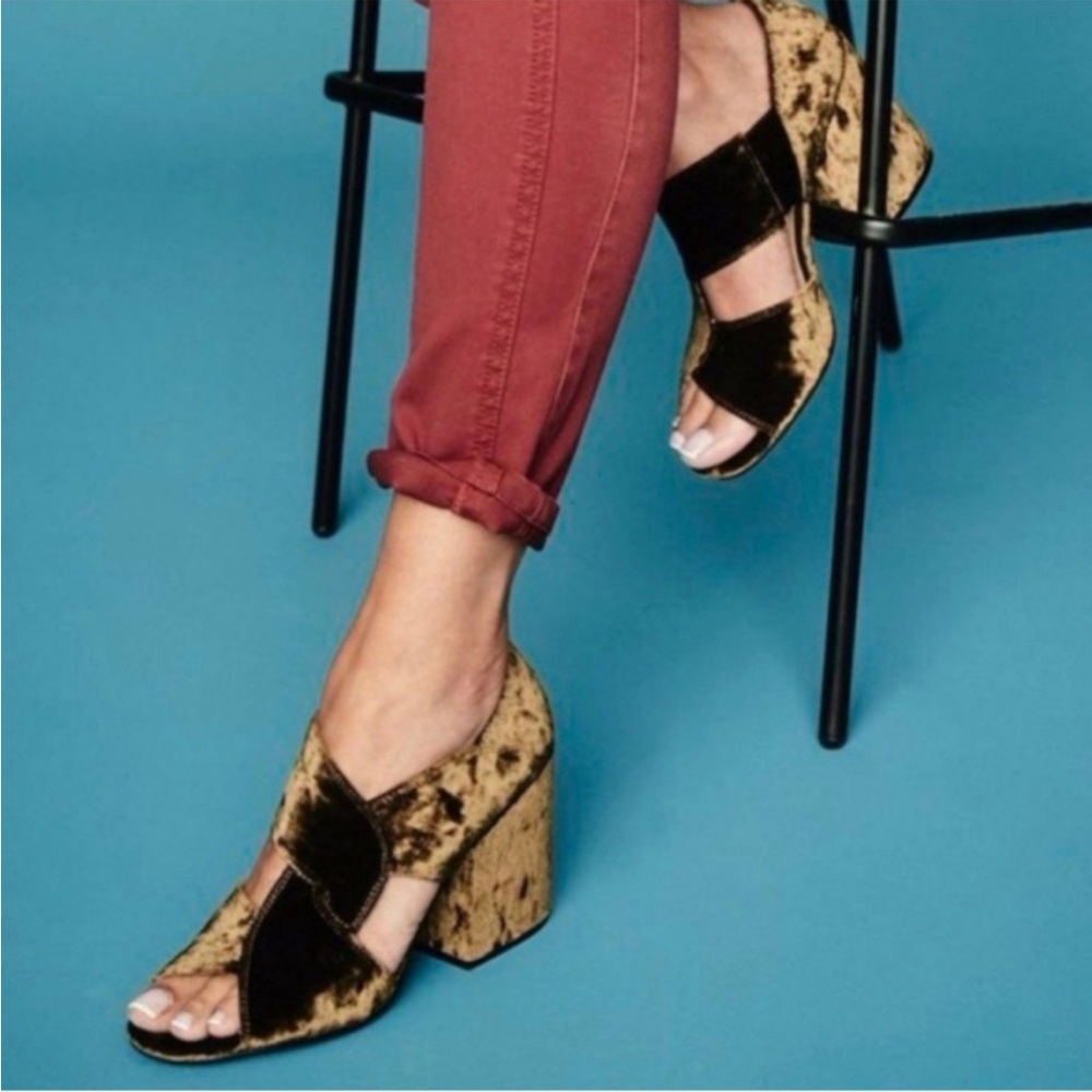 CAbi Interlock Green Velvet Block Heel, Sz 10